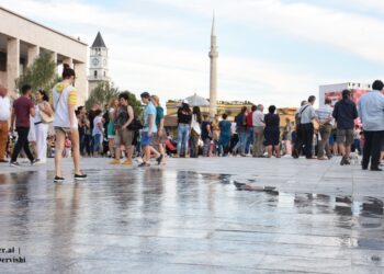 Furtuna në bashki, cfarë po bëhet keq nga pushteti vendor? Paratë shkojnë për paga