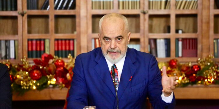 Rama iu merr bashkive kompetencat, çdo leje ndërtimi mbi 6 kate kërkon firmën e kryeministrit