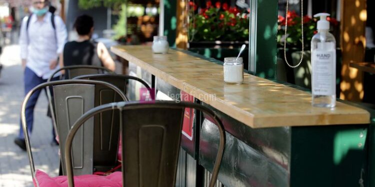 Bizneset e shërbimeve pesimiste, parashikojnë ulje të punësimit