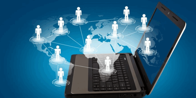 Si e përdorën shqiptarët kohën digjitale? 85% e shpenzuan duke folur në telefon, 27% duke u marrë me politikë