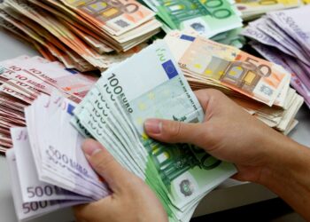 Statistikat e BSH/ “Nxehen” kursimet në lekë dhe në valutë, rreth 240 mln euro më shumë në banka