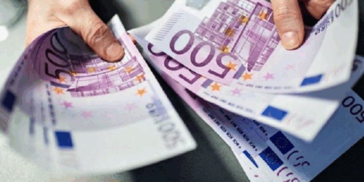 Euro në minimumin e 97.4 lekëve, cfarë pritet të ndodhë në vijim?