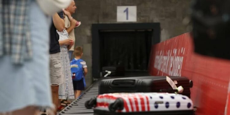 Mallra të shtrenjta në valixhe? Rastet kur duhet të deklaroni në kufi dhe kur jeni të përjashtuar