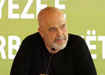 Rama ftesë qytetarëve për të pastruar malet