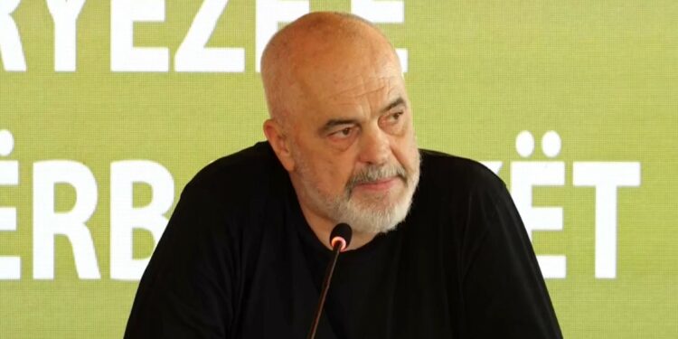 Rama ftesë qytetarëve për të pastruar malet