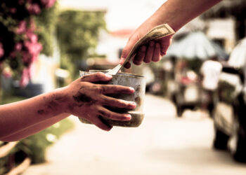 Mbështetja sociale, raporti: Shqipëria e fundit në rajon! Ofron përfitimin më të ulët, vetëm 70 euro! Kush qëndron në krye