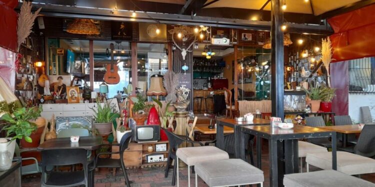 Turizmi po nxit sërish aktivitetin e preferuar të shqiptarëve, mbi 2 mijë bar-kafe u hapën në 2024