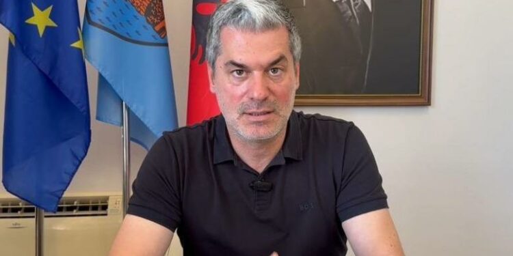 Ermal Dredha jep dorëheqjen si kryetar i bashkisë së Vlorës. Zbardhet letra drejtuar Kryeministrit