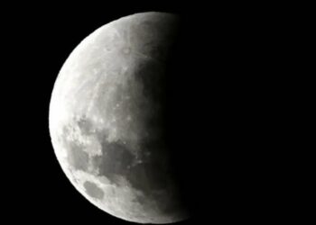 NASA gati misionin e parë me ekuipazh në Hënë pas 50 vjet