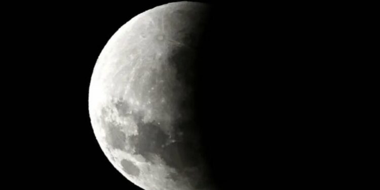 NASA gati misionin e parë me ekuipazh në Hënë pas 50 vjet