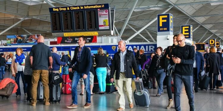 Mijëra pasagjerë mbeten të bllokuar, falimenton kompania ajrore