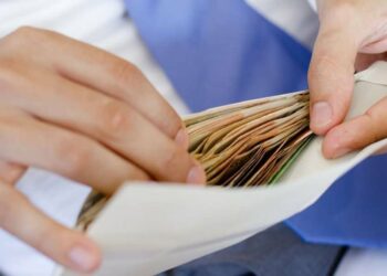 Rritet me 11.7% paga mesatare në ekonomi, dalin sektorët që paguajnë më shumë