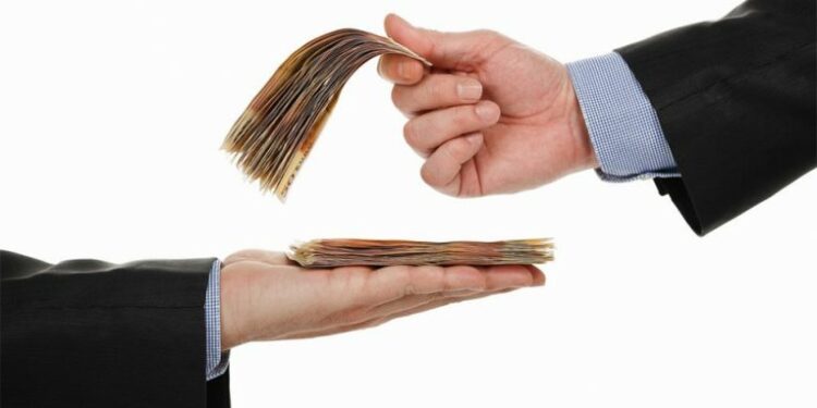 Paga reale bruto vlen sot 130 euro më pak se në 2020-n; Zhvlerësimi nga rritja e çmimeve