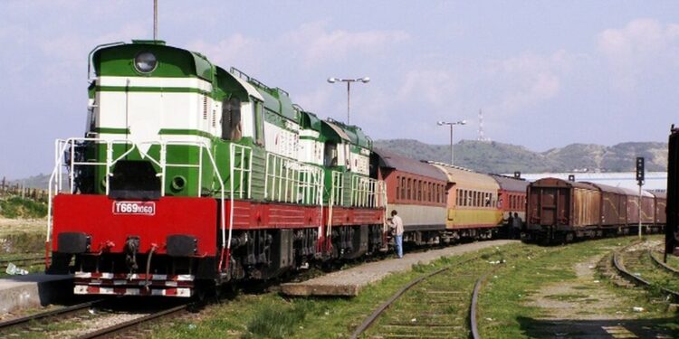 Hapet tenderi për elektrifikimin e hekurudhës Tiranë-Durrës