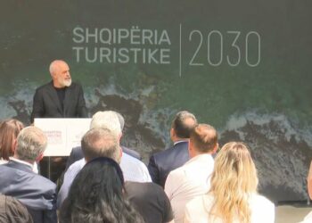 Qeveria merr masa për turizmin, Rama: Ksamili e Dhërmiu, plazhe publike, jo më muzikë në beach bare