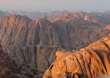 Vendi më i shenjtë në botë që po kthehet në resort, zhvarrosen dhe eshtrat e vendasve për një parking