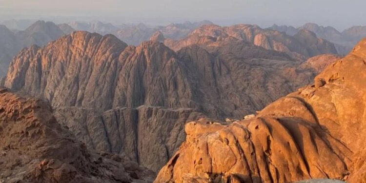 Vendi më i shenjtë në botë që po kthehet në resort, zhvarrosen dhe eshtrat e vendasve për një parking