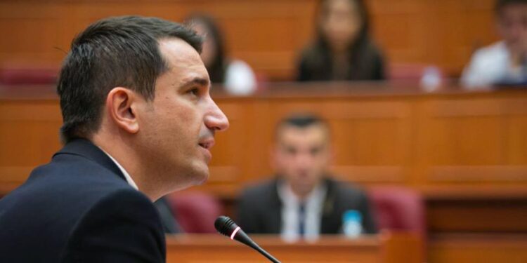 Nis “lufta”! Erion Veliaj kundërshton në Kushtetuese shkarkimin nga detyra