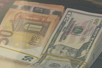 Valutat “pushtojnë” Shqipërinë, 642 pika këmbimi dhe mbi 12 miliardë euro të këmbyera