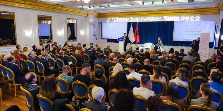 Çel punimet Konferenca e Dytë Ndërkombëtare me temën “Ndryshimet demografike dhe dinamika e tregut të punës – sfidat e zhvillimit të qëndrueshëm ekonomik në Shqipëri, Kosovë dhe rajon”