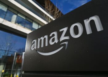 Inteligjenca artificiale lë pa punë 14 mijë punëtorë të Amazon, njoftohen shkurtime në të gjithë botën