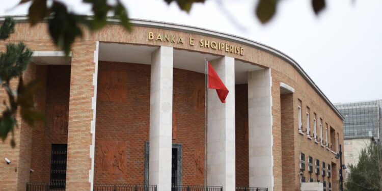 Ndërhyrjet e Bankës së Shqipërisë, nga ulja e komisioneve tek instant payments