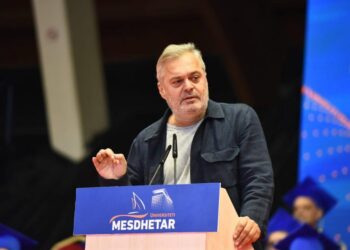 Ben Blushi: NA DUHET NJË BREZ I ÇMENDUR