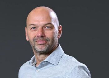 Drejt një epokë të re zhvillimi dhe inovacioni, One Albania emëron Barna Kutvolgyi CEO të ri