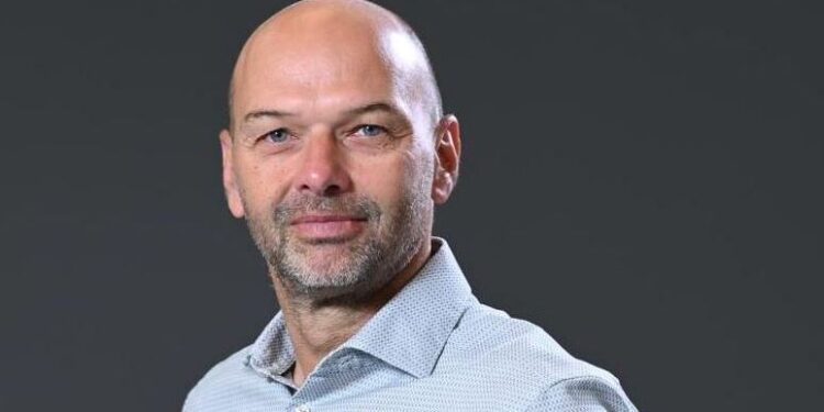 Drejt një epokë të re zhvillimi dhe inovacioni, One Albania emëron Barna Kutvolgyi CEO të ri