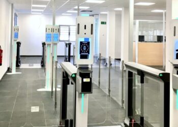 Europa digjitalizon kufijtë nga 12 tetori: Udhëtarët shqiptarë mund të hasen me vonesa në kufi