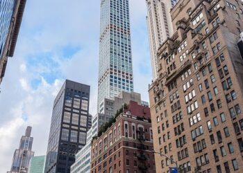 Alarm për “superkullën” gjigante luksoze në Nju-Jork, çarjet dhe defektet mund ta bëjnë të pabanueshme
