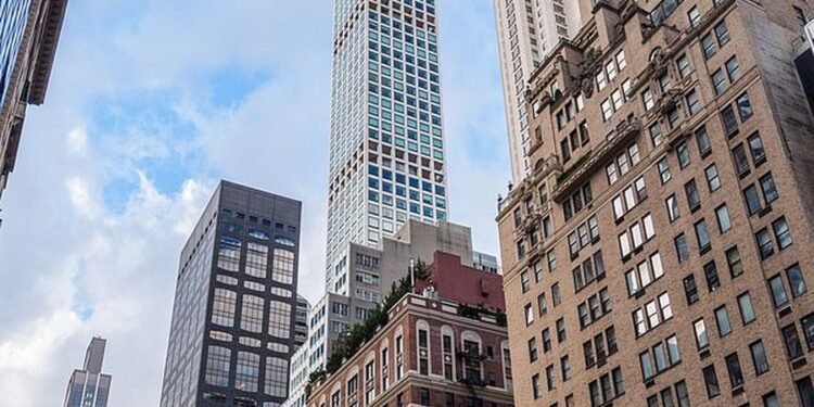 Alarm për “superkullën” gjigante luksoze në Nju-Jork, çarjet dhe defektet mund ta bëjnë të pabanueshme
