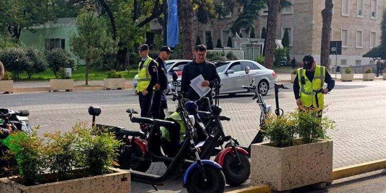 Bllokimi i monopatinave, eksperti tregon cfarë bëri gabim qeveria dhe Policia e Shtetit