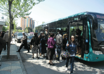 Qeveria iu merr bashkive transportin publik, do të administrohet nga shteti