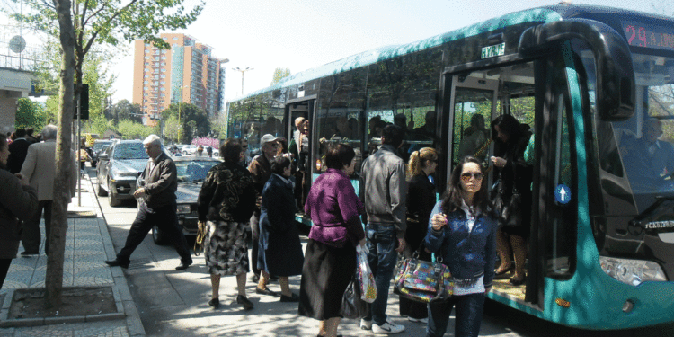 Qeveria iu merr bashkive transportin publik, do të administrohet nga shteti