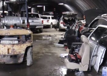 Zbulohet tuneli i mbushur me makina të vjedhura