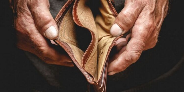 Shumica e shqiptarëve kanë vështirësi të mbyllin muajin, por ja vendi në Europë na i kalon