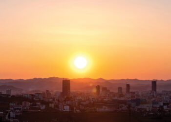 Çmimet e qirave të zyrave në Tiranë barazohen me Barcelonën, si po ndikon informaliteti