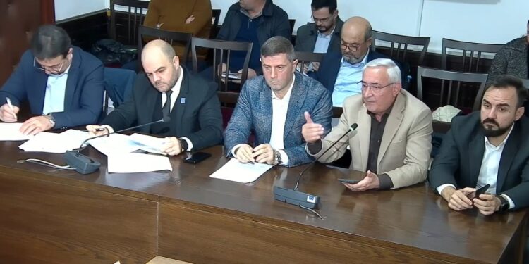 Shoqata e Bankave, kundër propozimit për kufirin 500 mijë lekë të pagesave në cash të individëve