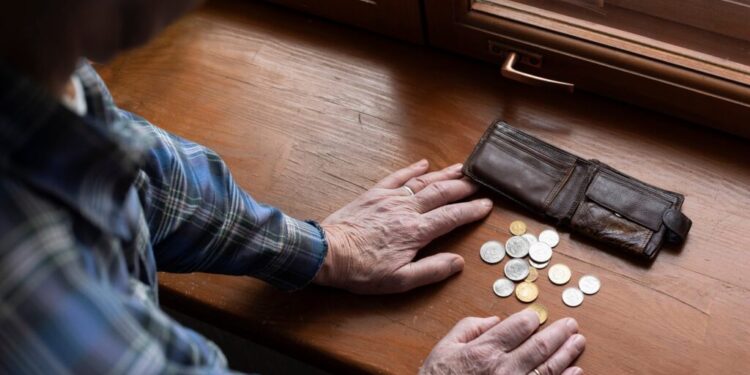 Borxhet po grumbullohen, një e katërta e europianëve nuk i paguajnë faturat në kohë