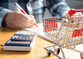 Turizmi “zhgënjen” në konsum, kompanive u mbeten produktet stok