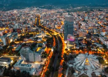 Kullat, përveçse po zgjerohen më tej në Tiranë, tashmë po “pushtojnë” dhe bregdetin