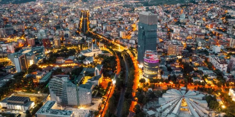 Kullat, përveçse po zgjerohen më tej në Tiranë, tashmë po “pushtojnë” dhe bregdetin