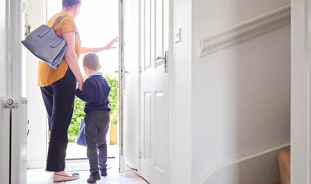 Kompensimi për fëmijët nën 18 vjeç, do të përfitojnë edhe ata që kanë qenë të punësuar për një muaj të vetëm! Skema, ja si do të bëhet përllogaritja