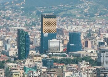 Indeksi i Numbeo-s: Nga 15.3 vite për të blerë vjet një shtëpi në Tiranë duhen 18 vite në 2025