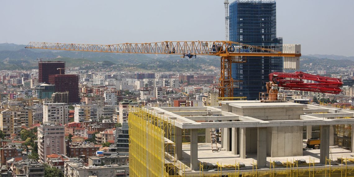 Një e treta e investimeve të huaja këtë vit shkoi për prona, rritje me 50% për 9-mujorin