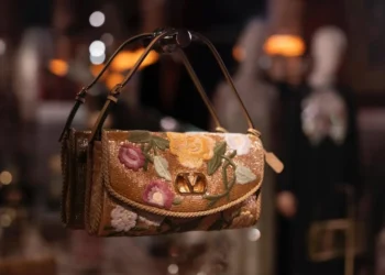 Valentino kritikohet për reklamën e krijuar me AI!