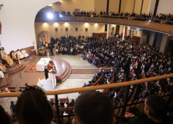 Sot kremtohet Krishtlindja! Besimtarët japin mesazhe për paqe dhe dashuri