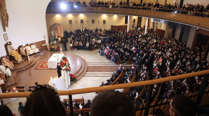 Sot kremtohet Krishtlindja! Besimtarët japin mesazhe për paqe dhe dashuri