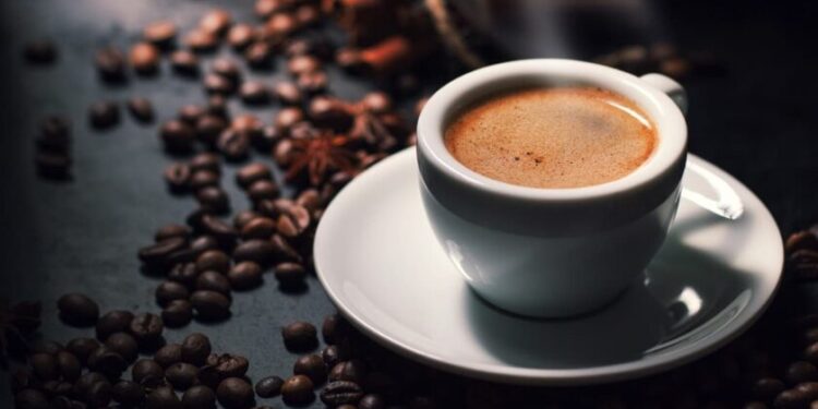 Kafeja, me rritjen më të lartë të çmimit në tetor, por shqiptarët nuk heqin dorë, konsum rekord